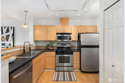 7116 Greenwood Avenue N #305, Seattle, WA 98103 - Photo 5