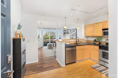 7116 Greenwood Avenue N #305, Seattle, WA 98103 - Photo 3
