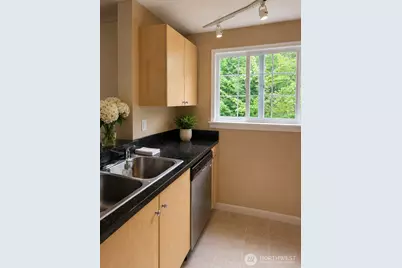 10605 SE 261st Place #D302, Kent, WA 98030 - Photo 7
