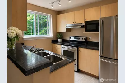 10605 SE 261st Place #D302, Kent, WA 98030 - Photo 5