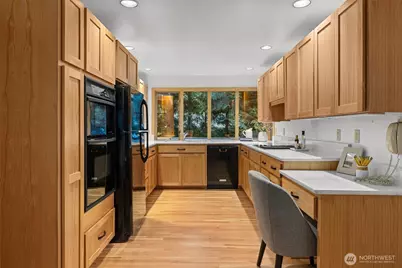 13619 NE 28th St, Bellevue, WA 98005 - Photo 9