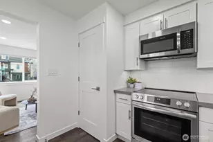 940 N 89th St, Seattle, WA 98103 - Photo 9