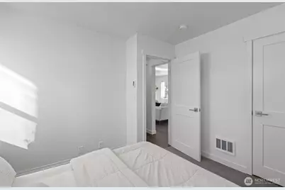 940 N 89th Street, Seattle, WA 98103 - Photo 15