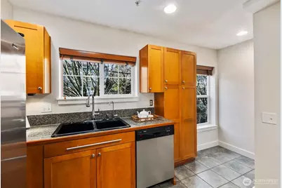 202 24th Avenue E #6, Seattle, WA 98112 - Photo 11