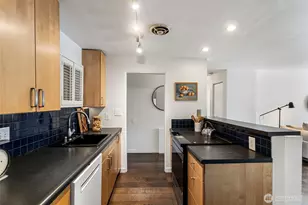 632 13th Ave E, Seattle, WA 98102 - Photo 17