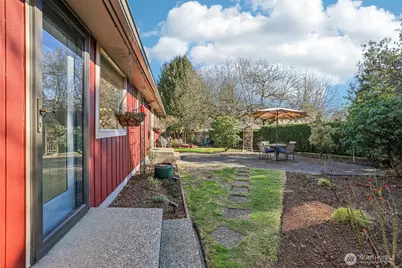 11537 Corliss Avenue N, Seattle, WA 98133 - Photo 27