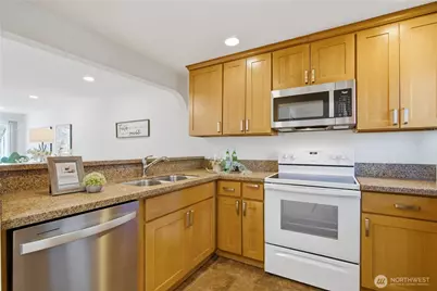 12740 NE 10th Place #E303, Bellevue, WA 98005 - Photo 9