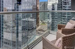 10700 NE 4th St, Bellevue, WA 98004 - Photo 21