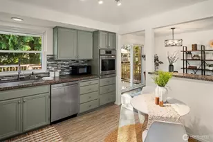 2111 N 188th St, Shoreline, WA 98133 - Photo 11