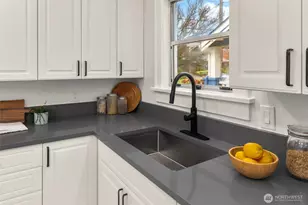 543 N 81st St, Seattle, WA 98103 - Photo 9