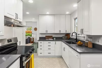 543 N 81st Street, Seattle, WA 98103 - Photo 7