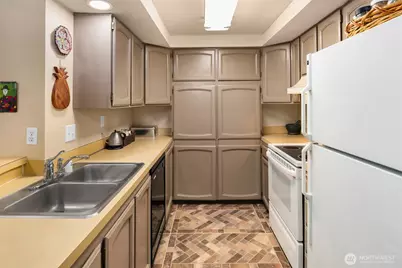 11510 NE 128th Street #8, Kirkland, WA 98034 - Photo 5