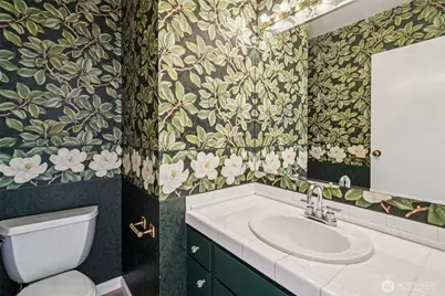 2349 Boylston Avenue E, Seattle, WA 98102 - Photo 11