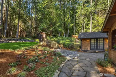 10750 N Madison Avenue NE, Bainbridge Island, WA 98110 - Photo 3