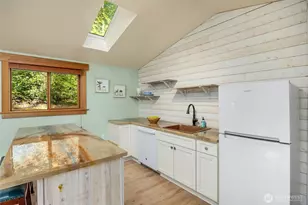 10750 N Madison Ave NE, Bainbridge Island, WA 98110 - Photo 25