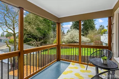 11513 Palatine Avenue N, Seattle, WA 98133 - Photo 13