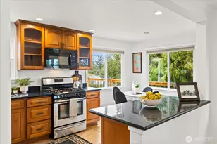 11513 Palatine Ave N, Seattle, WA 98133 - Photo 9