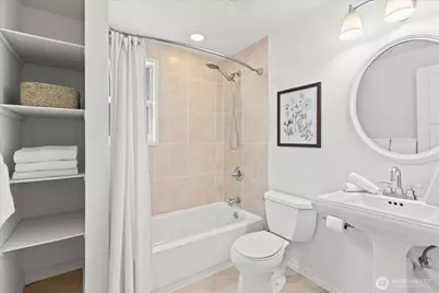 11513 Palatine Avenue N, Seattle, WA 98133 - Photo 21