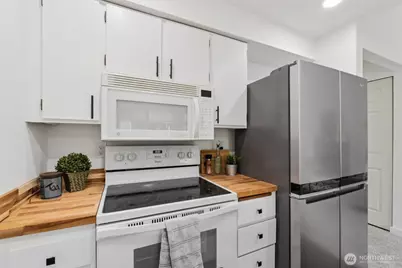 12505 NE 143rd Street #B303, Kirkland, WA 98034 - Photo 9