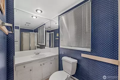 708 Warren Avenue N, Seattle, WA 98109 - Photo 13