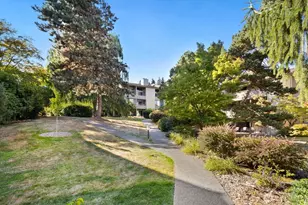 6652 Park Point Way NE, Seattle, WA 98115 - Photo 35