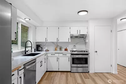 19332 53rd Avenue NE, Lake Forest Park, WA 98155 - Photo 11