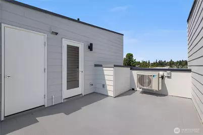 9518 Interlake Avenue N, Seattle, WA 98103 - Photo 33