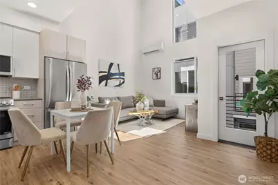 9518 Interlake Avenue N, Seattle, WA 98103 - Photo 13