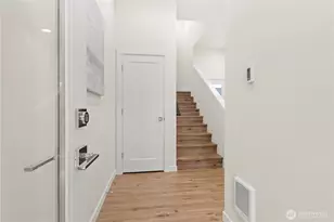 9518 Interlake Ave N, Seattle, WA 98103 - Photo 7