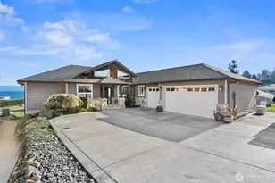 1433 Country Club Dr, Camano Island, WA 98282 - Photo 31