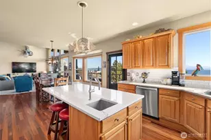 1433 Country Club Dr, Camano Island, WA 98282 - Photo 11