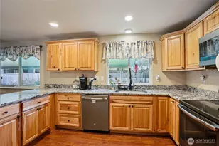 11404 208th Ave E, Bonney Lake, WA 98391 - Photo 9