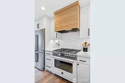 132 NE 52nd Street, Seattle, WA 98105 - Photo 13