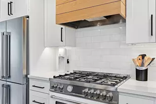 132 NE 52nd St, Seattle, WA 98105 - Photo 13