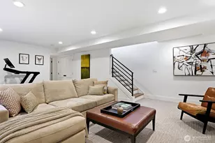 132 NE 52nd St, Seattle, WA 98105 - Photo 33