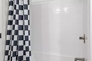 132 NE 52nd St, Seattle, WA 98105 - Photo 25