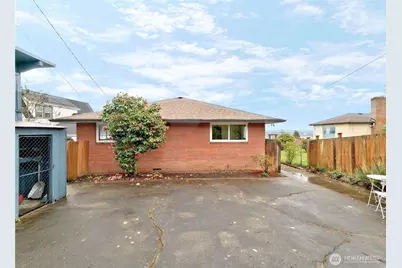 11027 Auburn Avenue S, Seattle, WA 98178 - Photo 29