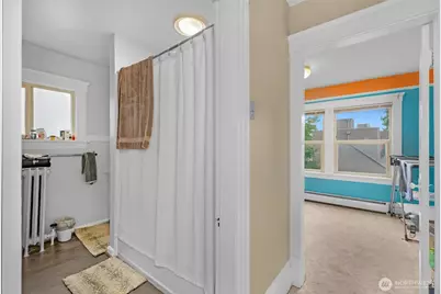 708 Warren Avenue N, Seattle, WA 98109 - Photo 27
