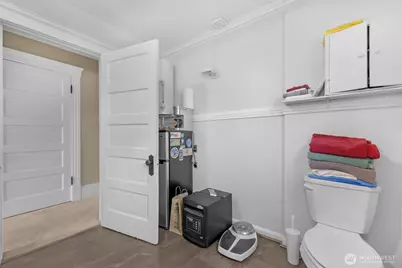 708 Warren Avenue N, Seattle, WA 98109 - Photo 29