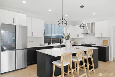 10702 Linden Avenue N, Seattle, WA 98133 - Photo 5