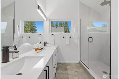 10702 Linden Avenue N, Seattle, WA 98133 - Photo 27