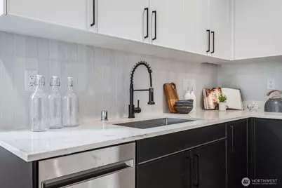 904 N 107th Street, Seattle, WA 98133 - Photo 9