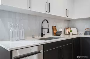 904 N 107th St, Seattle, WA 98133 - Photo 9