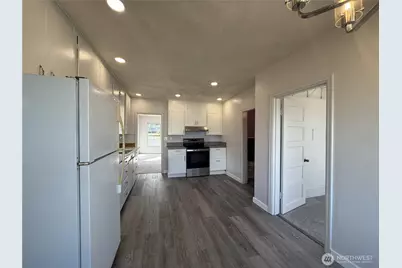 409 E Lopez Avenue, Port Angeles, WA 98362 - Photo 5