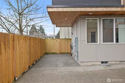 2409 W Boston Street #A, Seattle, WA 98199 - Photo 29