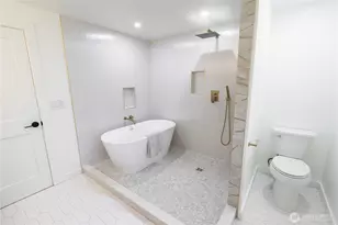 18513 NE 19th Pl, Bellevue, WA 98008 - Photo 15