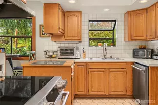 3939 Meridian Ave N, Seattle, WA 98103 - Photo 9