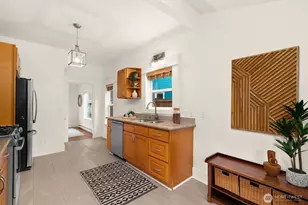 4207 SW Manning St, Seattle, WA 98116 - Photo 9