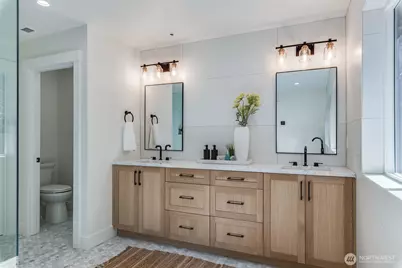 10661 Forbes Creek Drive, Kirkland, WA 98033 - Photo 27