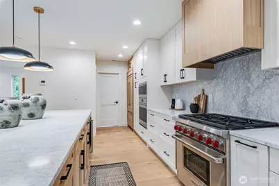 10661 Forbes Creek Drive, Kirkland, WA 98033 - Photo 15